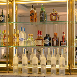 FULL LIQUOR BAR